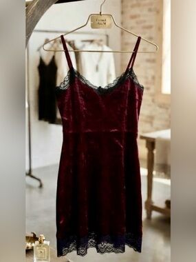 Evenuel velvet dress size M also have a bag to match sold separately
